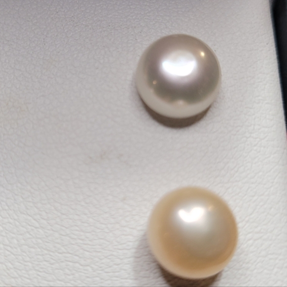 Pearl Stud Earrings - Picture 10 of 12